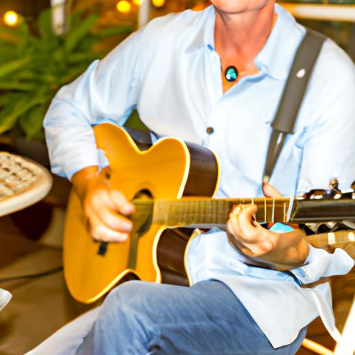 Nghệ sĩ biểu diễn tại quán cafe với cây đàn guitar trong tay.