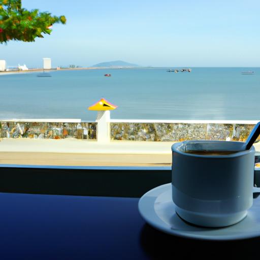 Tách cà phê nóng, phía sau là biển cả tại quán cafe ven biển ở Vũng Tàu